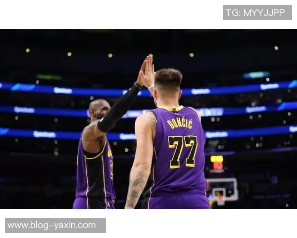 张佳玮分析詹姆斯持球策动减少原因东契奇分担责任与启动困难并存